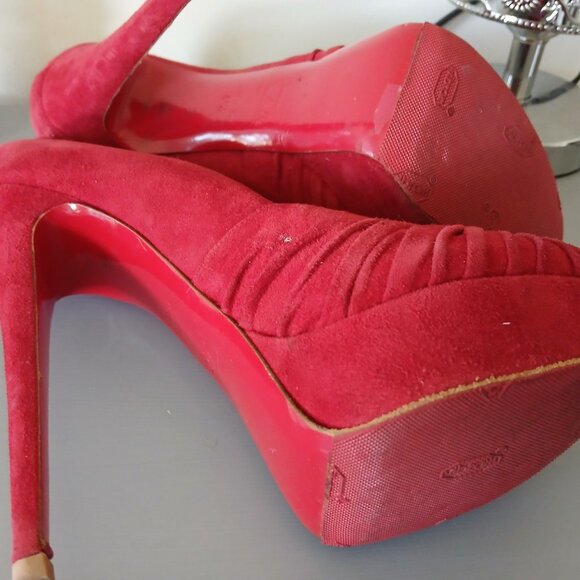 Christian Louboutin Red Suede Women's Heels - Picture 6 of 6
